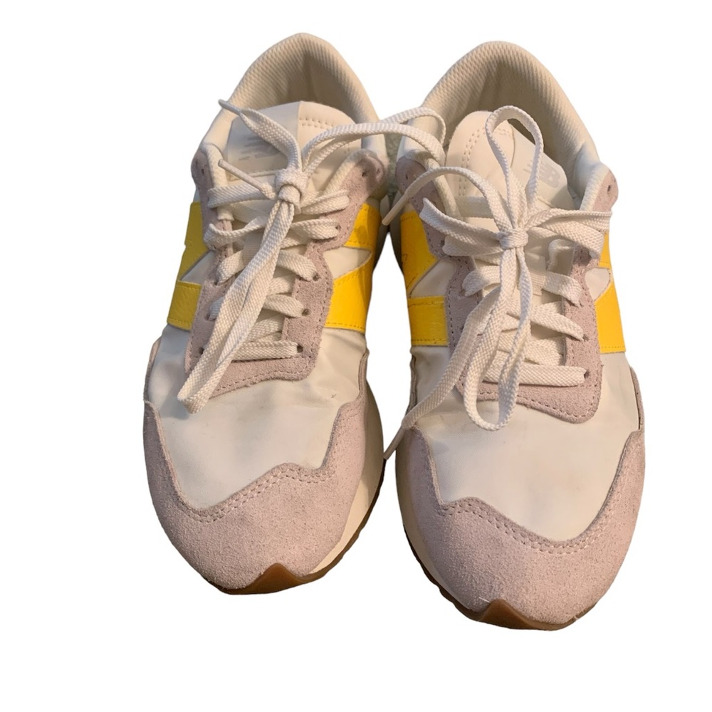 Women’s Size 9 New Balance 237